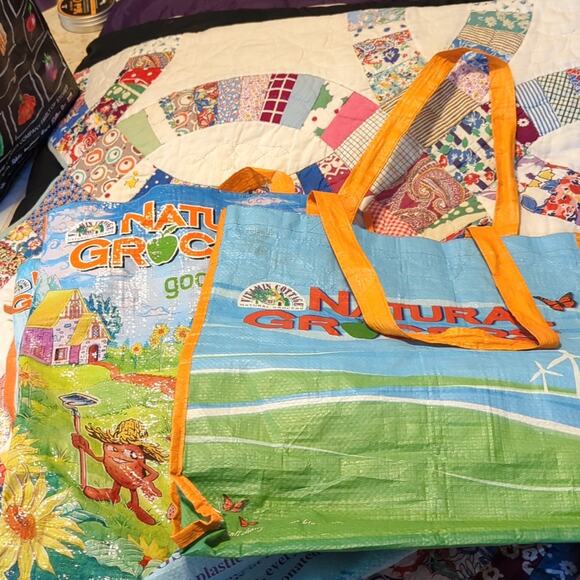 Lot of Eleven Grocery Bags Different Designs and Sizes - Picture 3 of 6